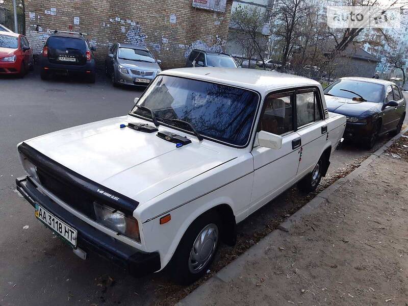 Седан ВАЗ / Lada 2105 1999 в Киеве