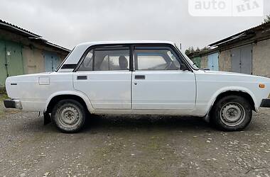 Седан ВАЗ / Lada 2105 2003 в Чигирине