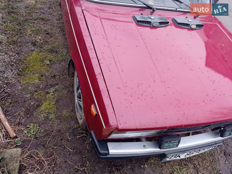 Седан ВАЗ / Lada 2105 1995 в Ровно