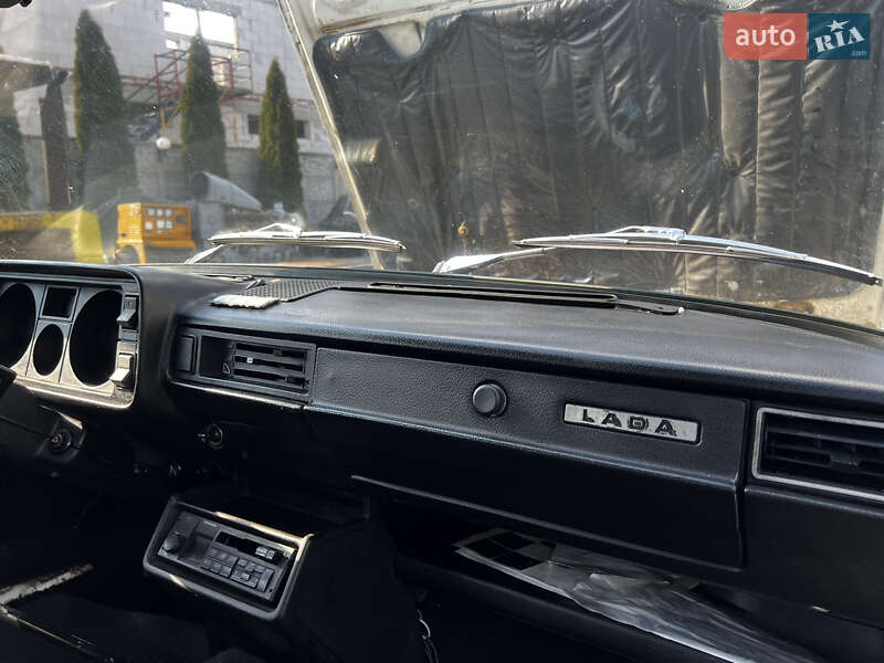 Седан ВАЗ / Lada 2105 1992 в Нововолынске