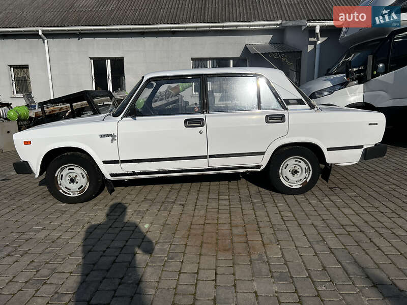 Седан ВАЗ / Lada 2105 1992 в Нововолынске