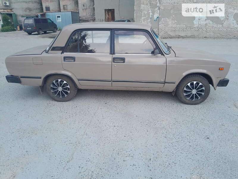 Седан ВАЗ / Lada 2105 1987 в Харкові