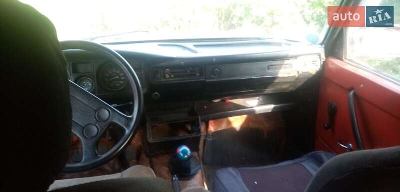 Седан ВАЗ / Lada 2105 1986 в Гадяче