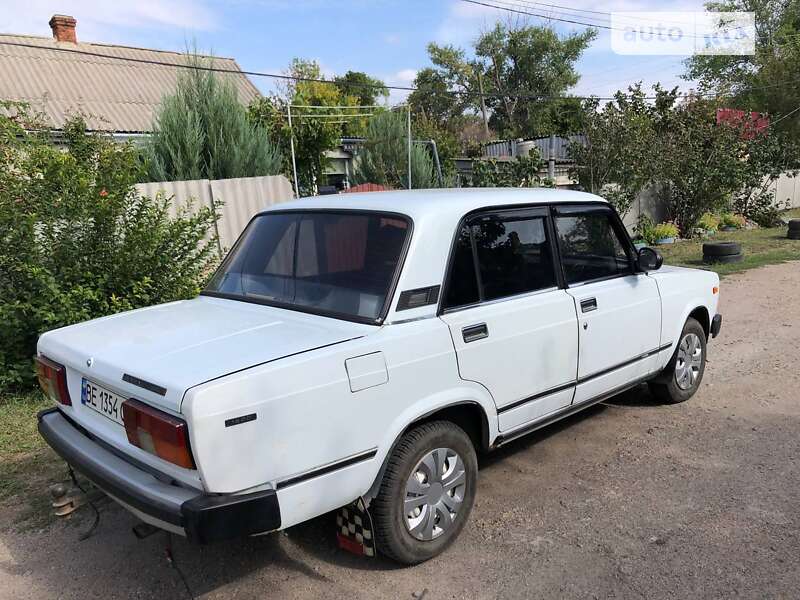 Седан ВАЗ / Lada 2105 1999 в Первомайске