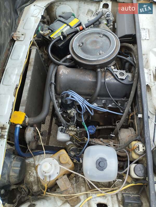 Седан ВАЗ / Lada 2105 1990 в Одессе фото 2 Седан ВАЗ / Lada 2105 1990 в Одессе