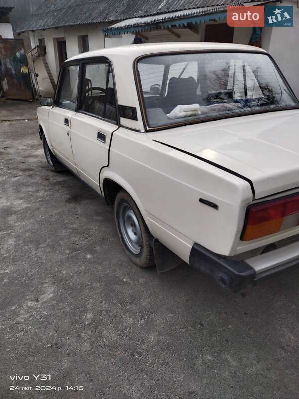 Седан ВАЗ / Lada 2105 1990 в Дубно