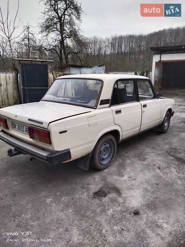 Седан ВАЗ / Lada 2105 1990 в Дубно