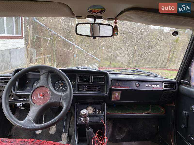 Седан ВАЗ / Lada 2105 1982 в Смеле