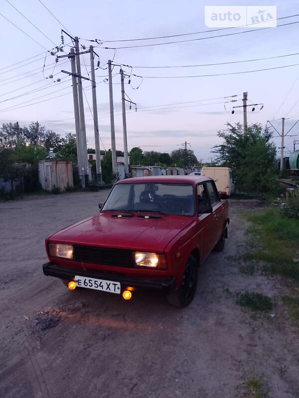 Седан ВАЗ / Lada 2105 1990 в Киеве