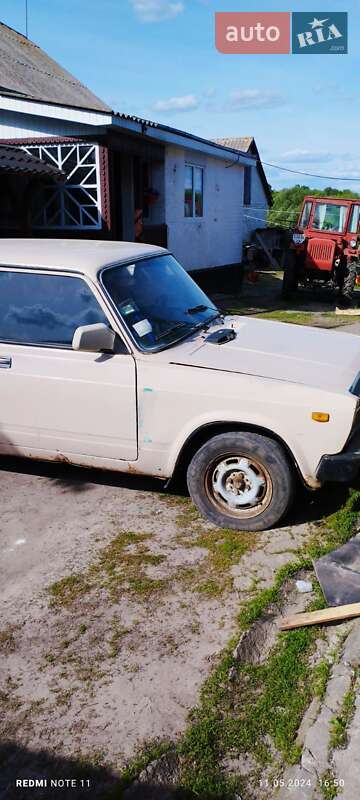 Седан ВАЗ / Lada 2105 1982 в Лысянке