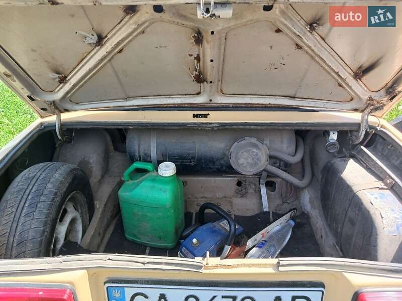 Седан ВАЗ / Lada 2105 1988 в Тиврову