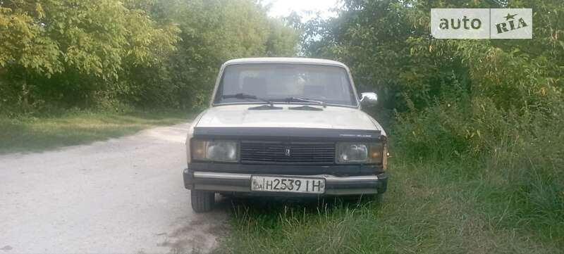 Седан ВАЗ / Lada 2105 1985 в Золочеве
