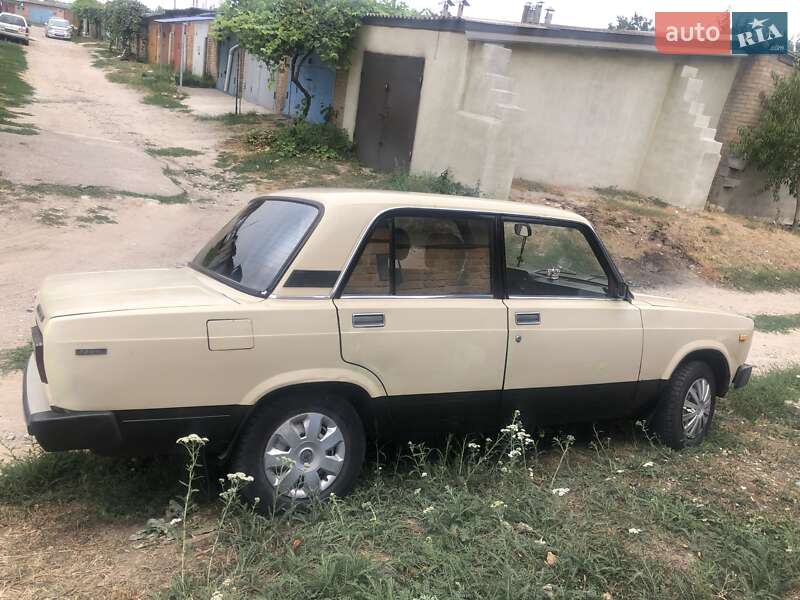 Седан ВАЗ / Lada 2105 1988 в Кропивницком