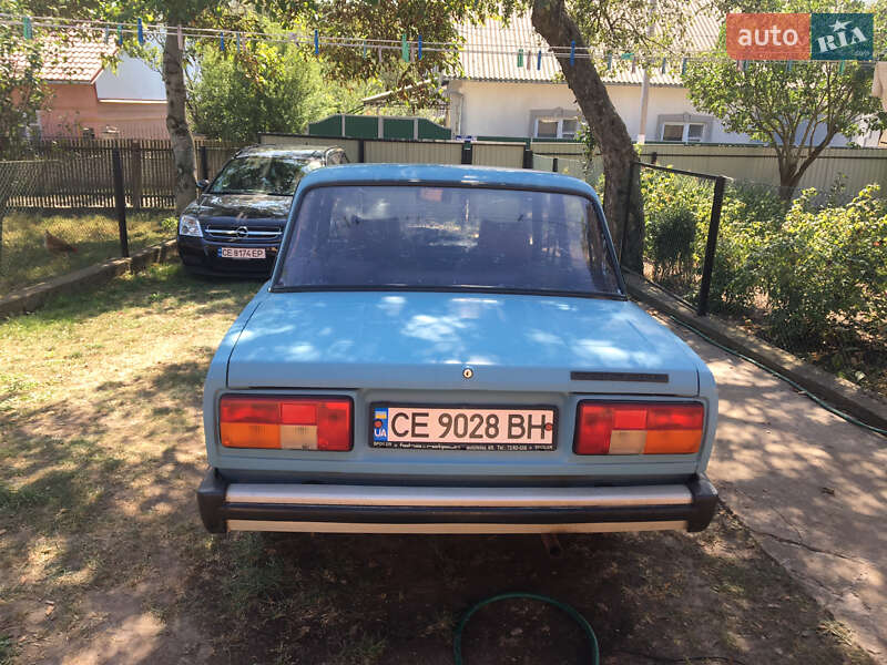 Седан ВАЗ / Lada 2105 1987 в Черновцах