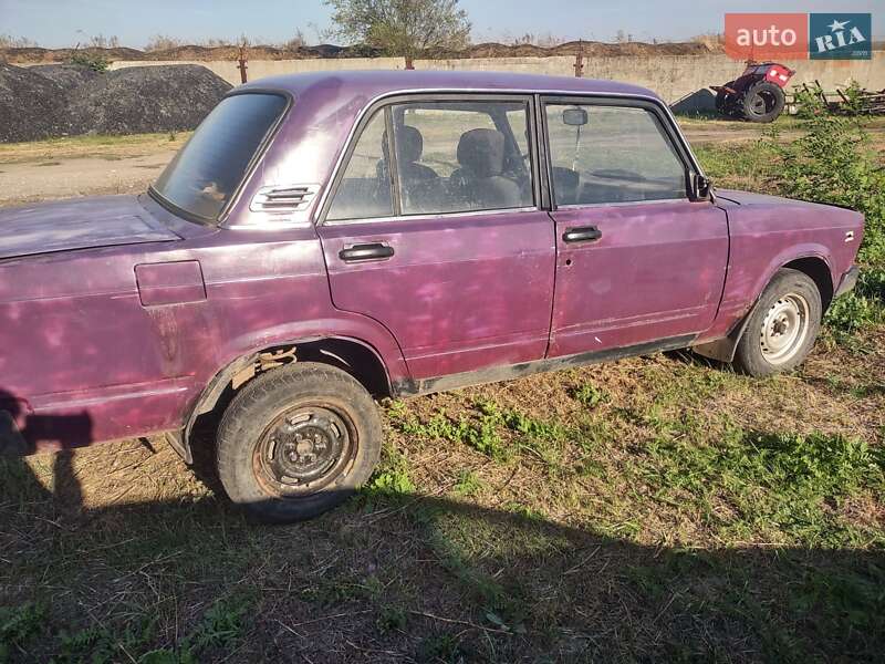 Седан ВАЗ / Lada 2105 1982 в Богуславі