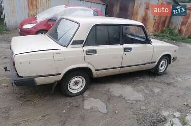 Седан ВАЗ / Lada 2105 1982 в Киеве