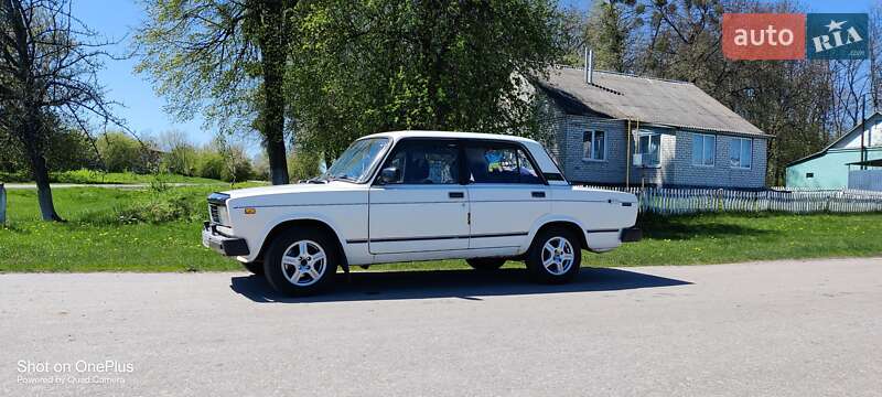 Седан ВАЗ / Lada 2105 1991 в Житомире фото 4 Седан ВАЗ / Lada 2105 1991 в Житомире