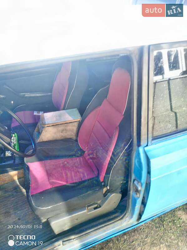 Седан ВАЗ / Lada 2105 1983 в Благовещенском фото 7 Седан ВАЗ / Lada 2105 1983 в Благовещенском