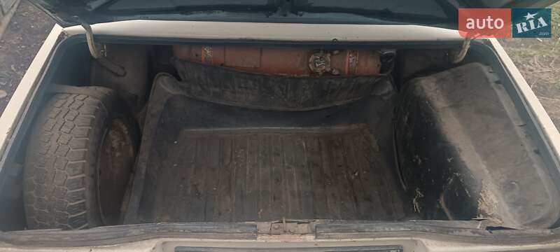 Седан ВАЗ / Lada 2105 1983 в Змиеве фото 2 Седан ВАЗ / Lada 2105 1983 в Змиеве