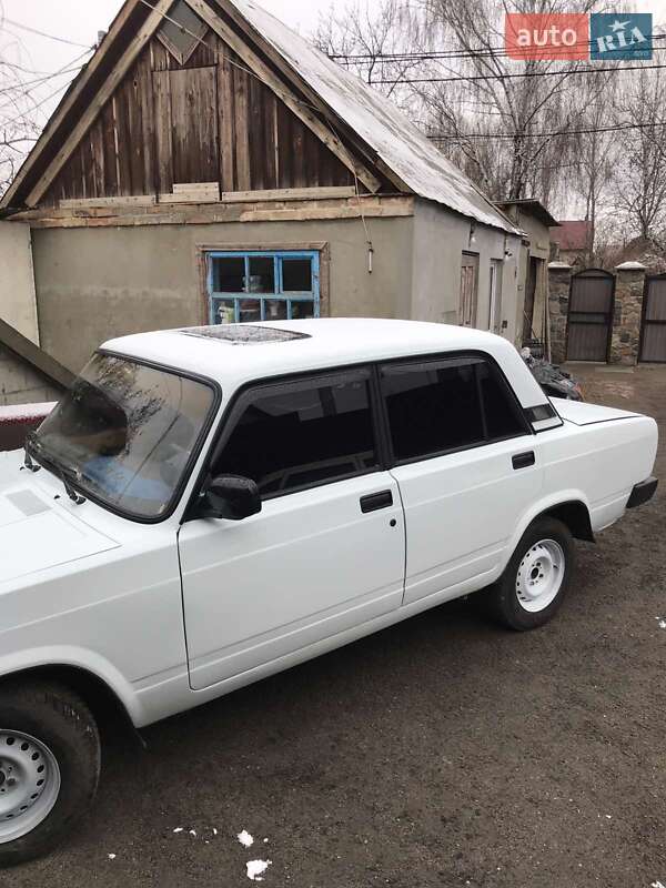 Седан ВАЗ / Lada 2105 1990 в Києві