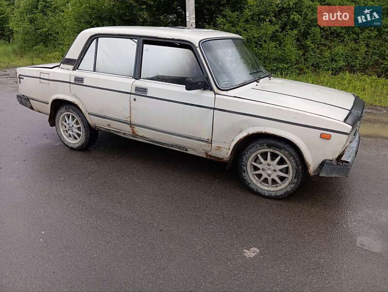 Седан ВАЗ / Lada 2105 1987 в Косове