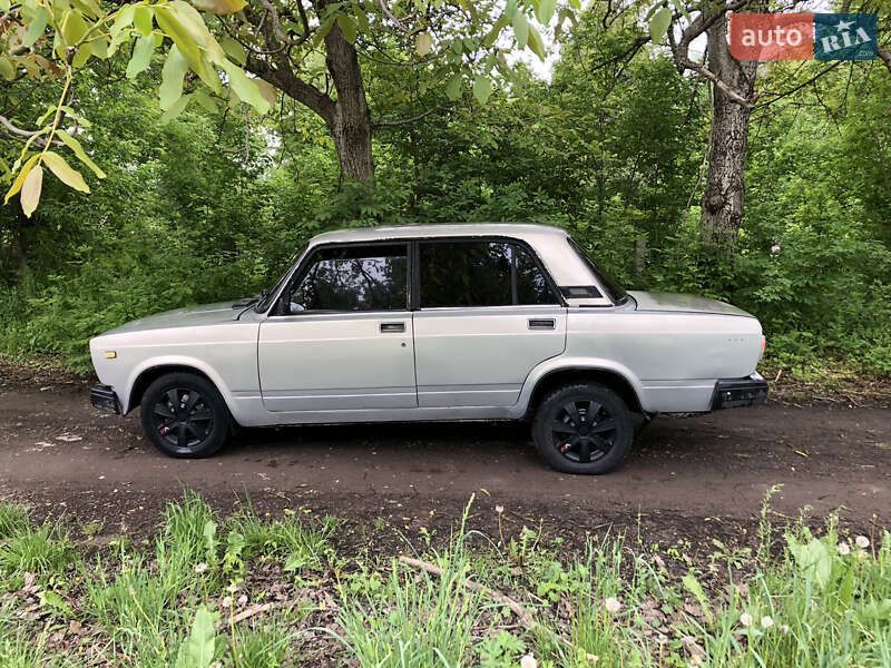 Седан ВАЗ / Lada 2105 1986 в Черновцах