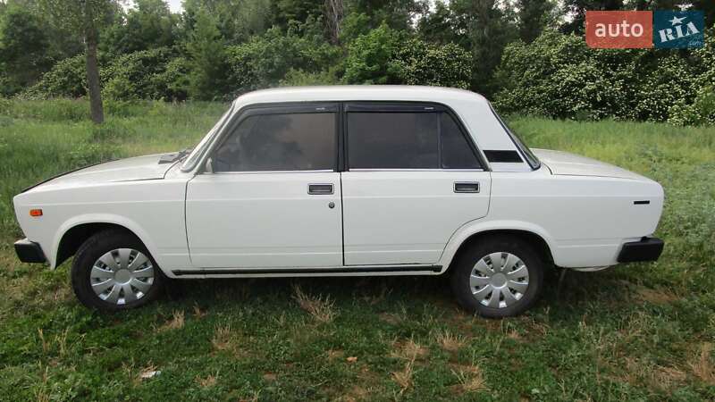 Седан ВАЗ / Lada 2105 1992 в Сахновщині