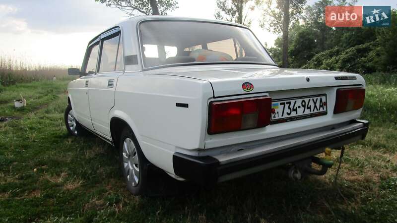 Седан ВАЗ / Lada 2105 1992 в Сахновщині