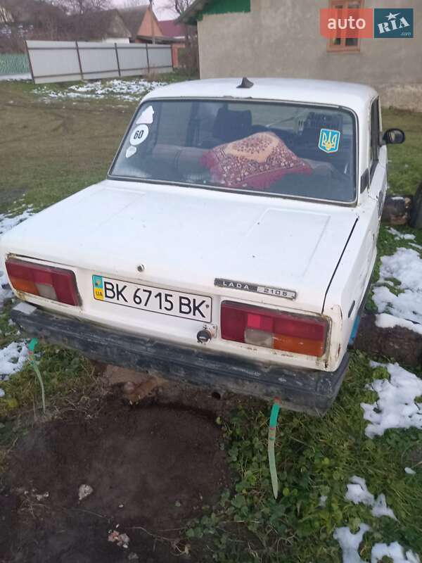 Седан ВАЗ / Lada 2105 1983 в Журавному
