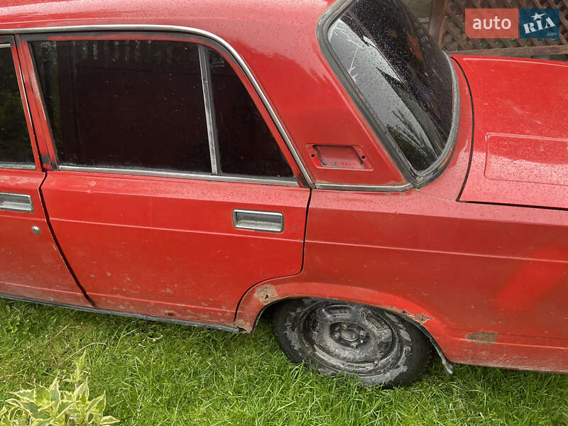 Седан ВАЗ / Lada 2105 1983 в Городку