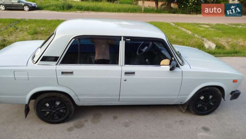 Седан ВАЗ / Lada 2105 1990 в Чернівцях