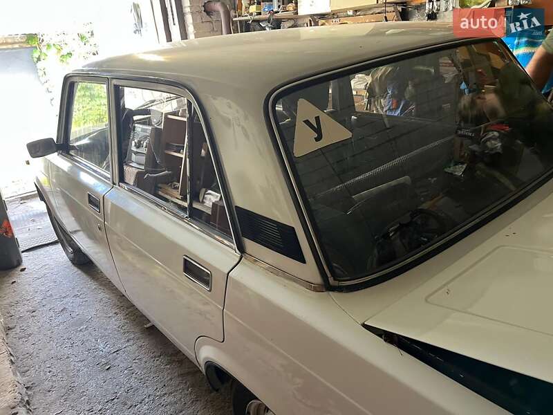 Седан ВАЗ / Lada 2105 1987 в Запорожье