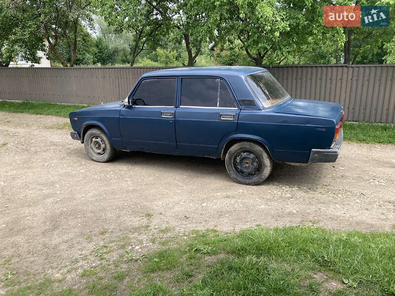 Седан ВАЗ / Lada 2105 1983 в Черновцах