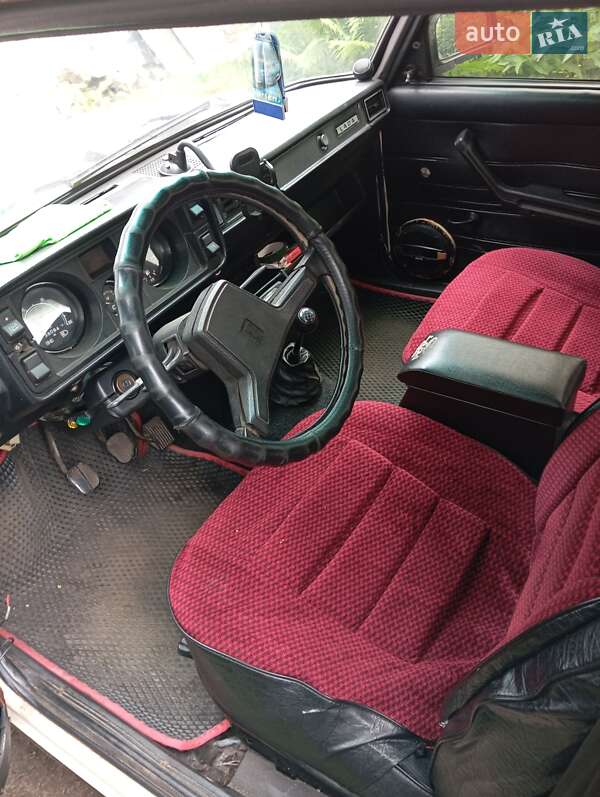 Седан ВАЗ / Lada 2105 1995 в Згуровке фото 5 Седан ВАЗ / Lada 2105 1995 в Згуровке