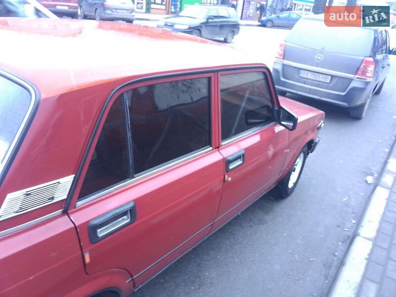 Седан ВАЗ / Lada 2105 1983 в Полонному