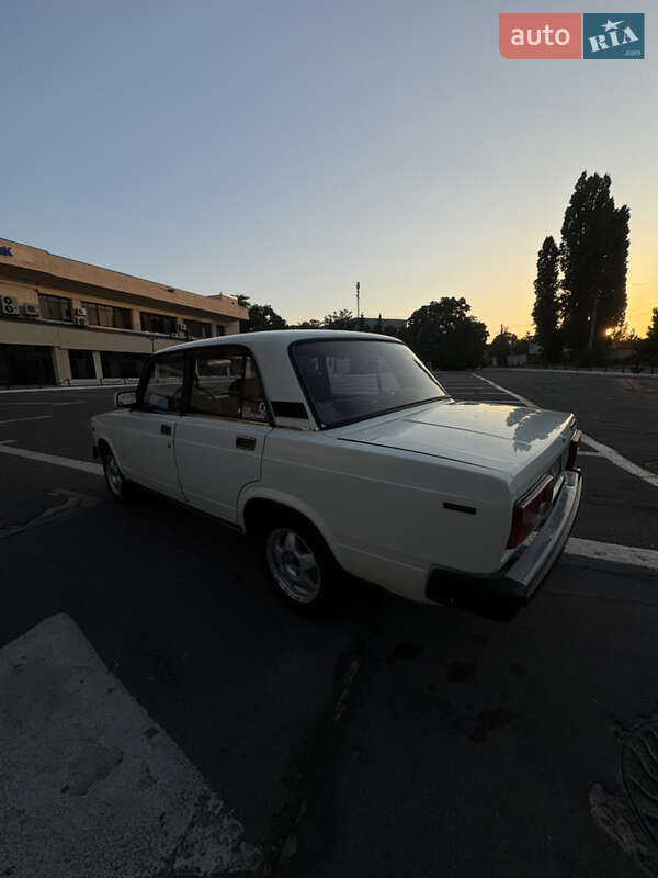 Седан ВАЗ / Lada 2105 1999 в Одессе