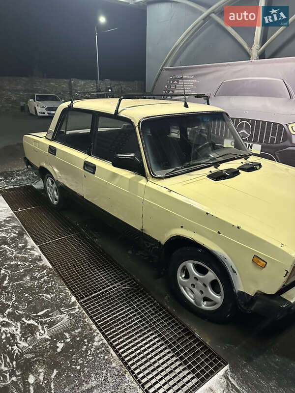 Седан ВАЗ / Lada 2105 1990 в Львові