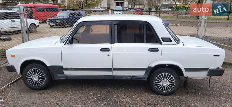 Седан ВАЗ / Lada 2105 2001 в Николаеве