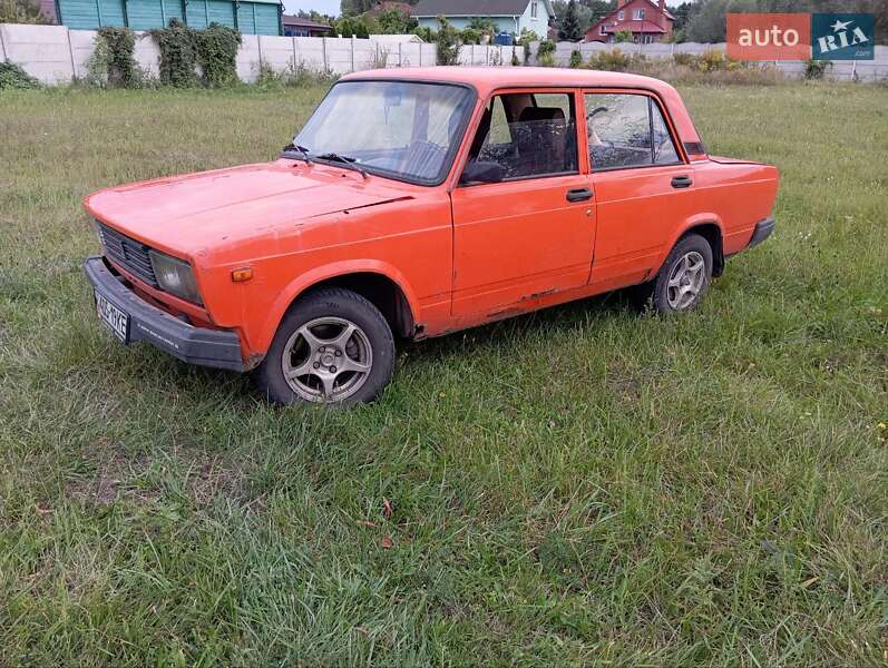 Седан ВАЗ / Lada 2105 1982 в Борисполе