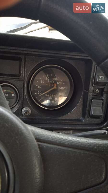 Седан ВАЗ / Lada 2105 1984 в Харькове