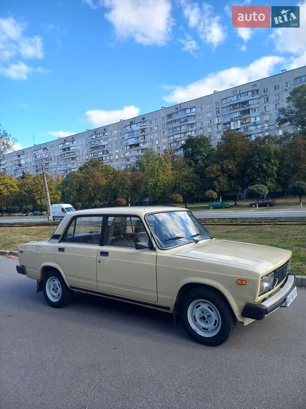 Седан ВАЗ / Lada 2105 1987 в Харькове