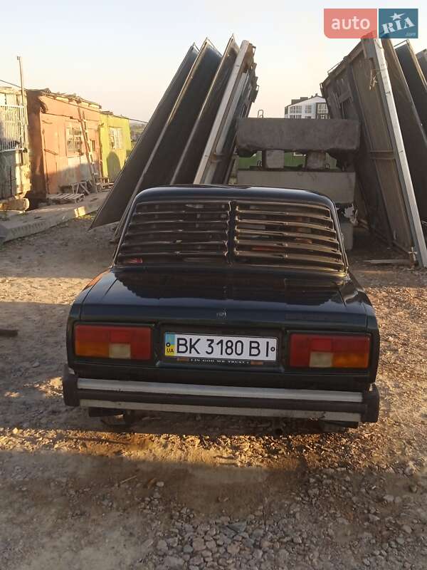Седан ВАЗ / Lada 2105 1986 в Ровно фото 2 Седан ВАЗ / Lada 2105 1986 в Ровно