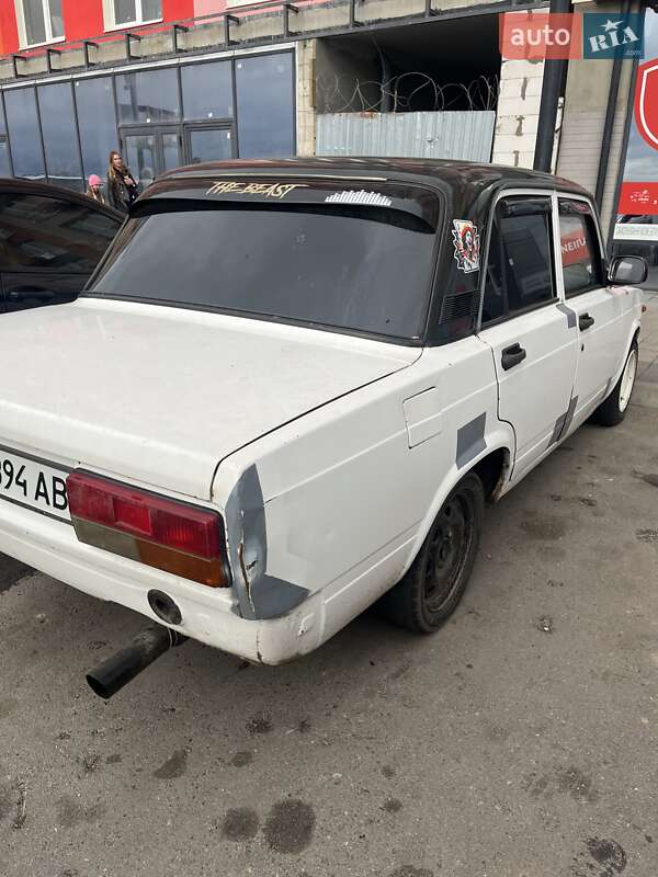 Седан ВАЗ / Lada 2105 1990 в Авангарді