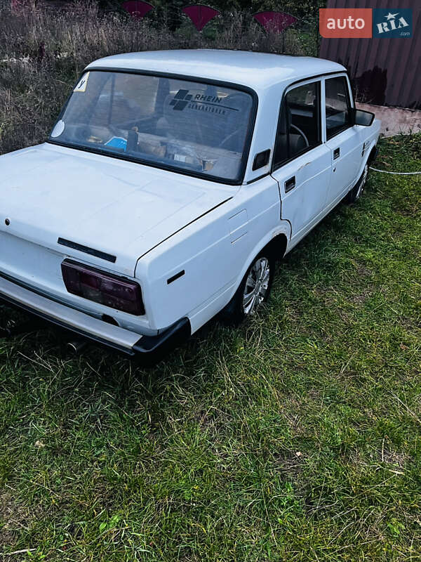 Седан ВАЗ / Lada 2105 1988 в Каневі фото 3 Седан ВАЗ / Lada 2105 1988 в Каневі