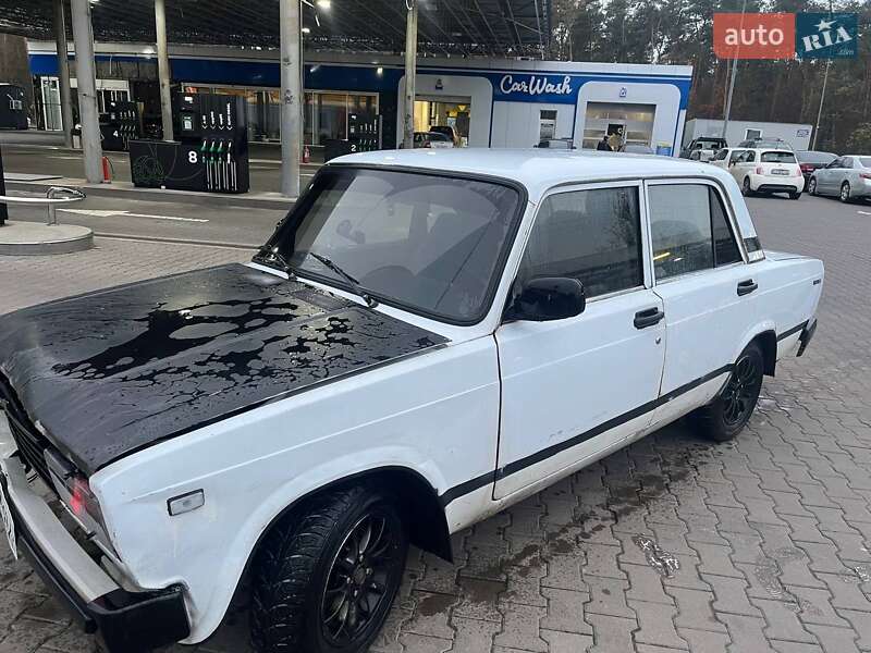 Седан ВАЗ / Lada 2105 1986 в Киеве
