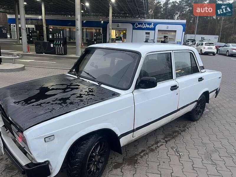 Седан ВАЗ / Lada 2105 1986 в Киеве