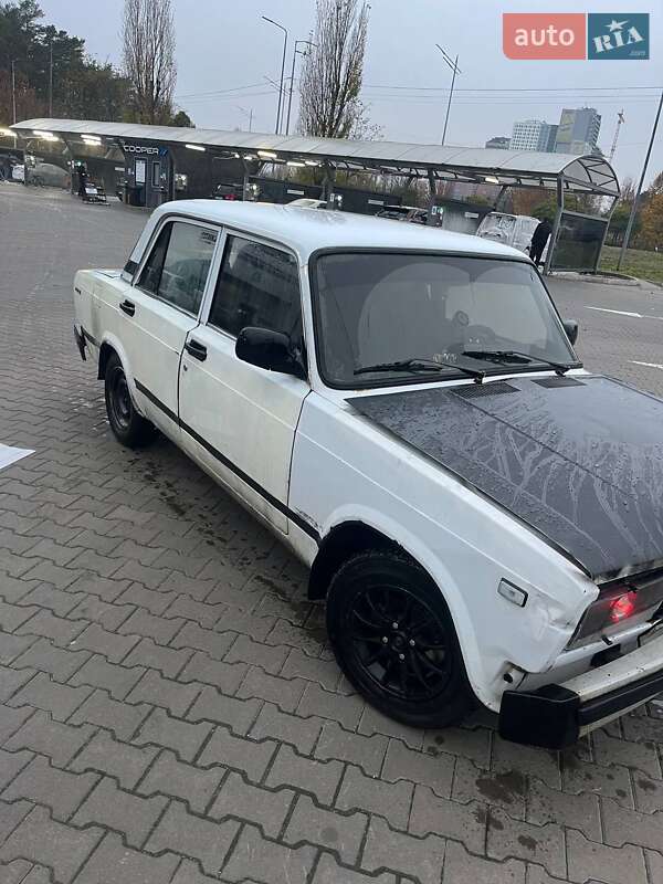 Седан ВАЗ / Lada 2105 1986 в Киеве