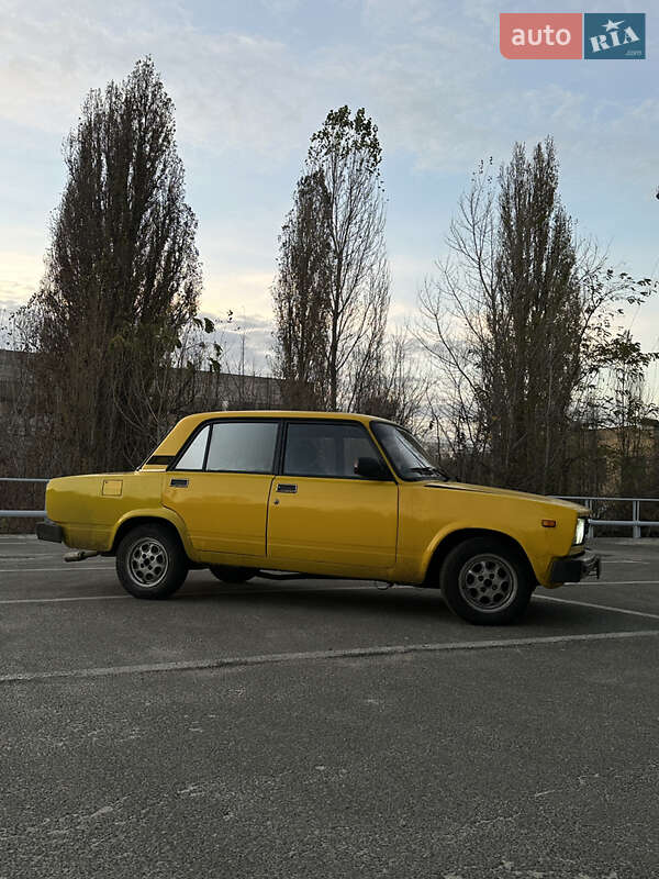 Седан ВАЗ / Lada 2105 1983 в Києві