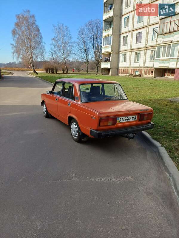 Седан ВАЗ / Lada 2105 1984 в Киеве