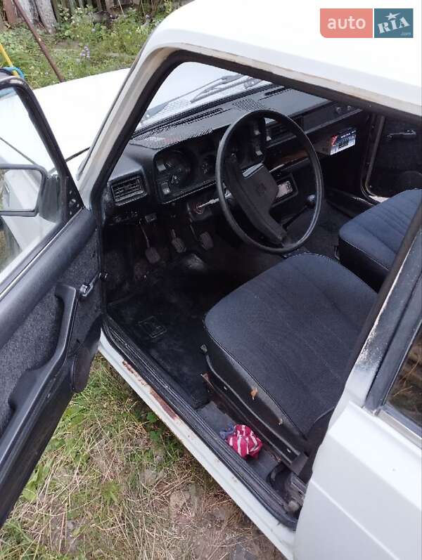 Седан ВАЗ / Lada 2105 1990 в Чернигове фото 10 Седан ВАЗ / Lada 2105 1990 в Чернигове
